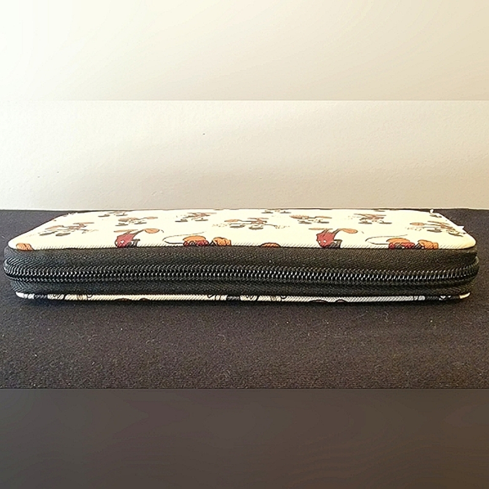 Disney Classic Mickey Mouse Full Zip Wallet - Picture 3 of 5